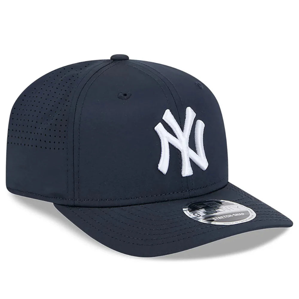 New Era - 9Seventy Perforated New York Yankees Stretch Snap - Navy
